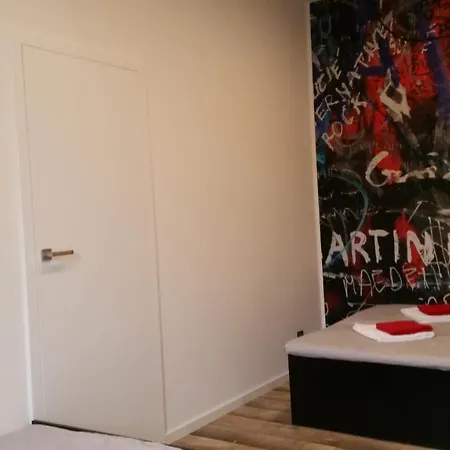 Street Art Apartment *